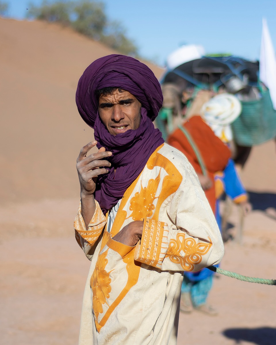 Moroccan desert team preparing tea